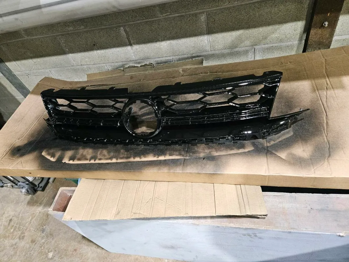 Vw caddy mk4 honeycomb mesh hybrid grills - Image 1