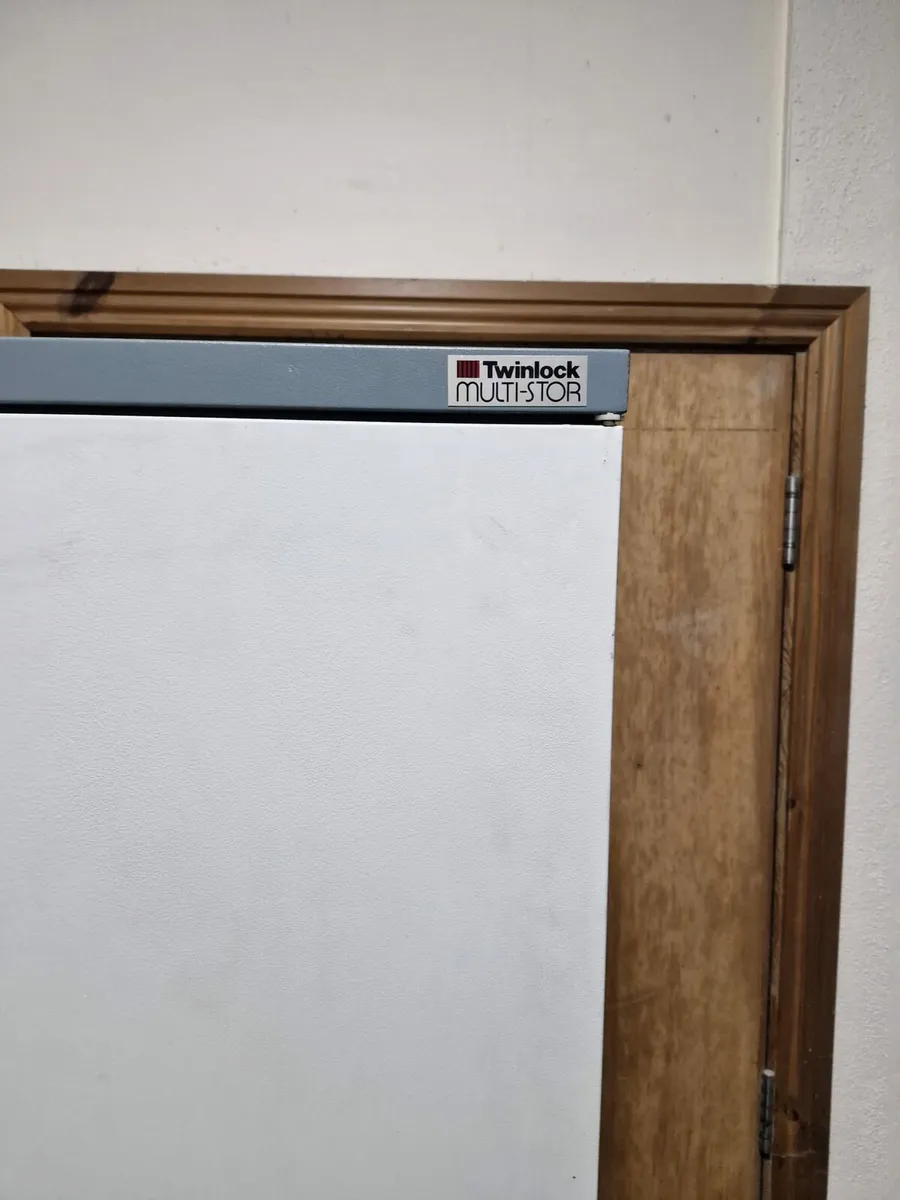 Storage cabinet - Image 3