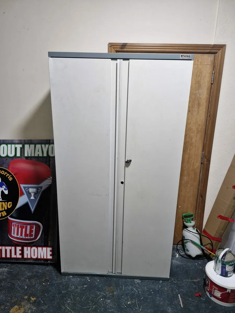 Storage cabinet - Image 1