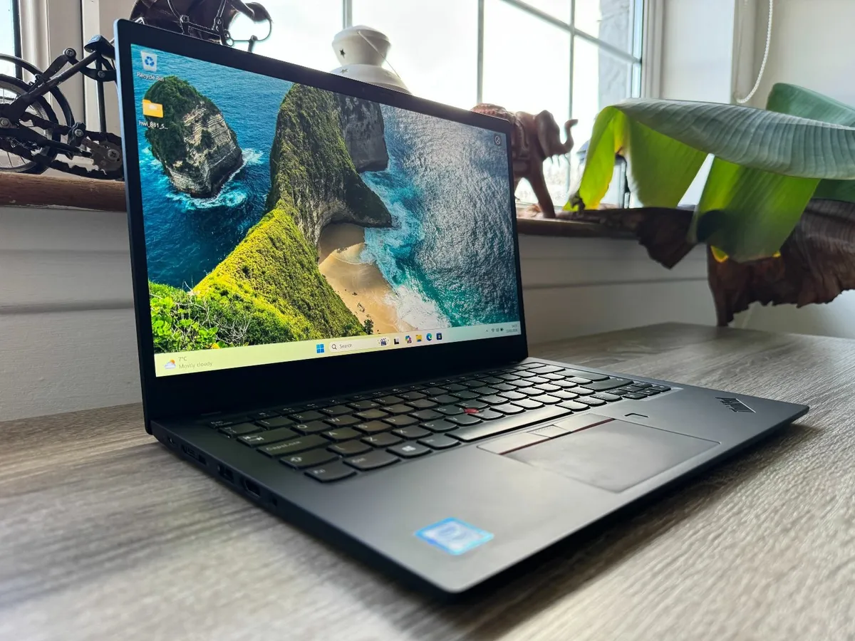 Lenovo ThinkPad X1 Carbon 7th Gen 14" Laptop - Image 2