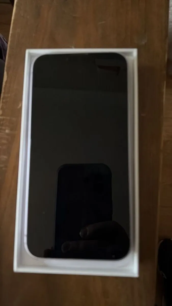 iPhone 14 - Image 2