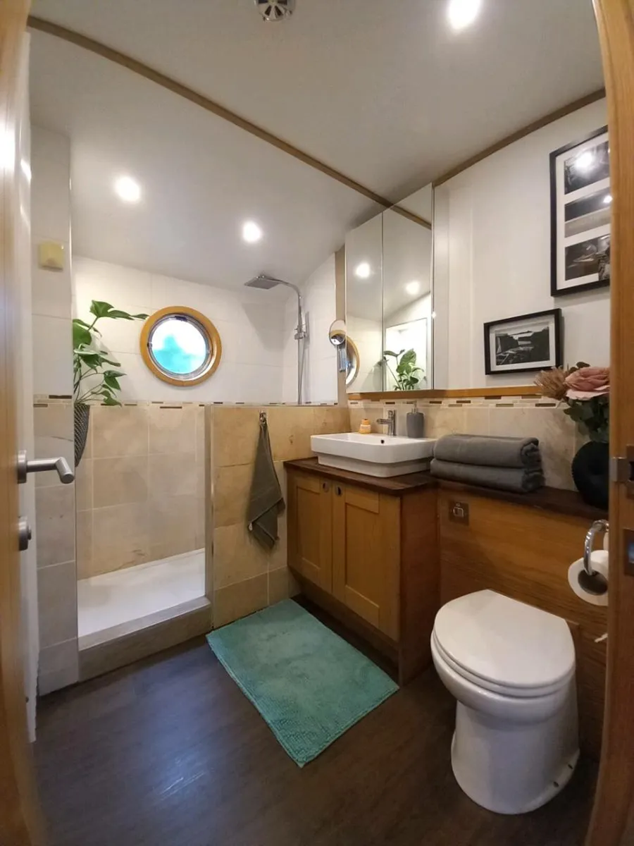 Liveaboard Barge Boat - Image 2