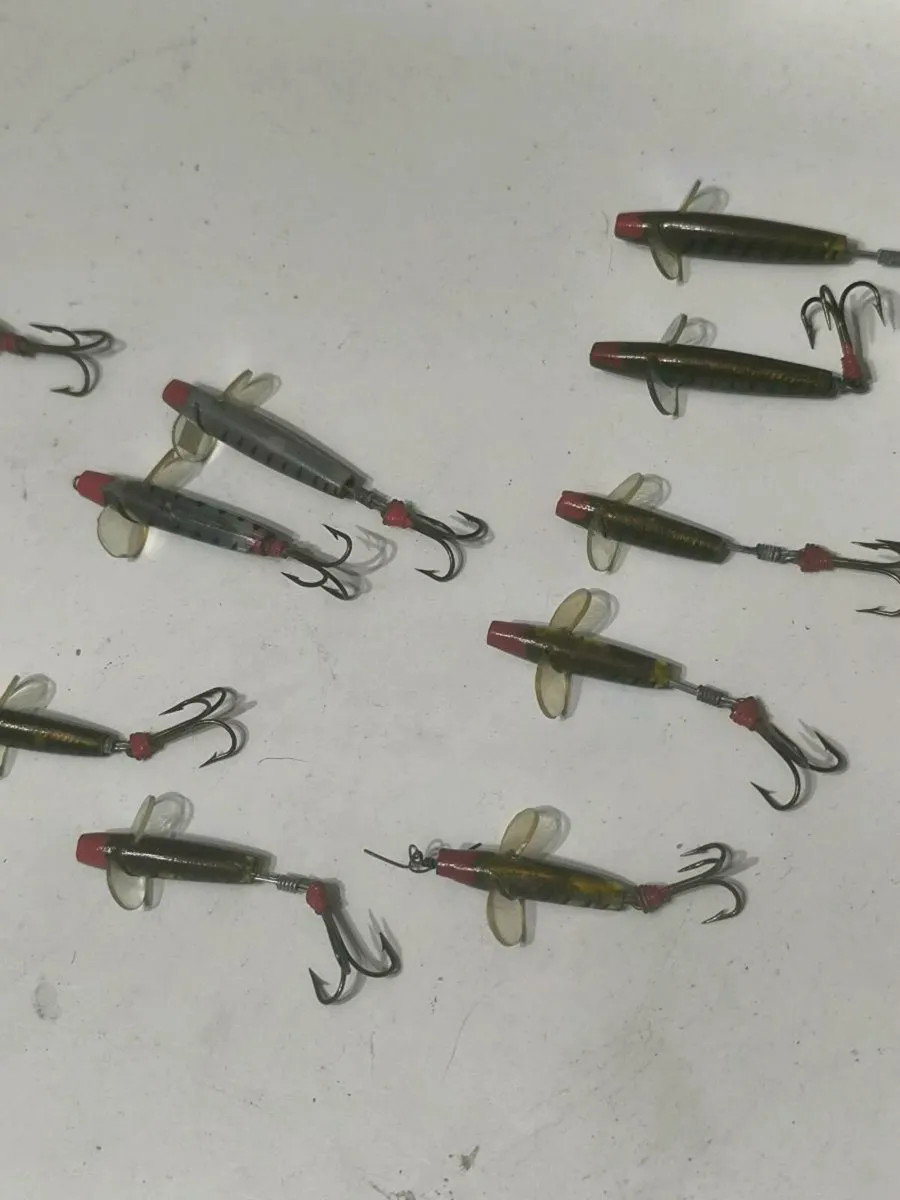 12 original lane minnows and mounts various sizes - Image 1
