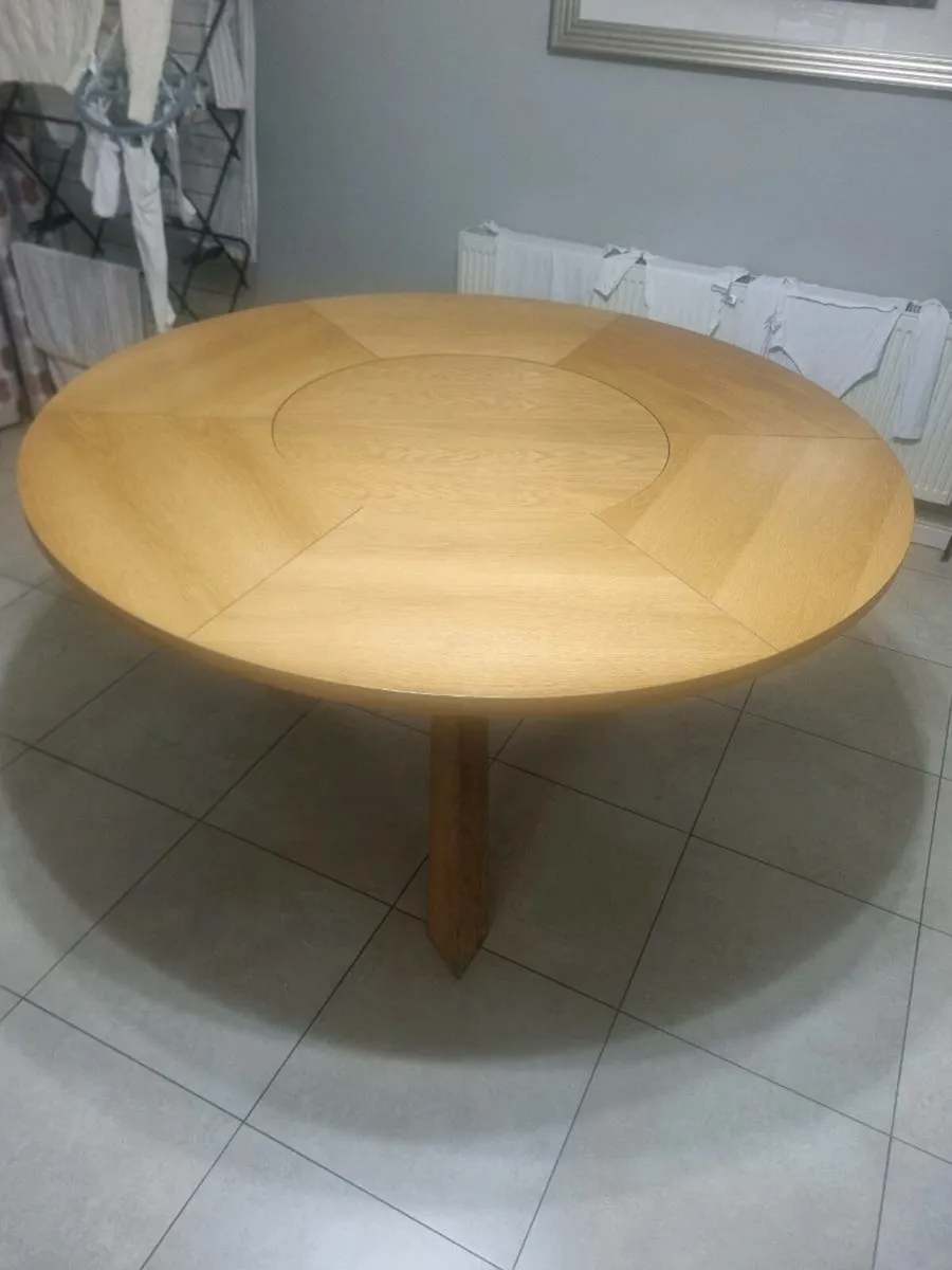Round 5ft table - Image 1