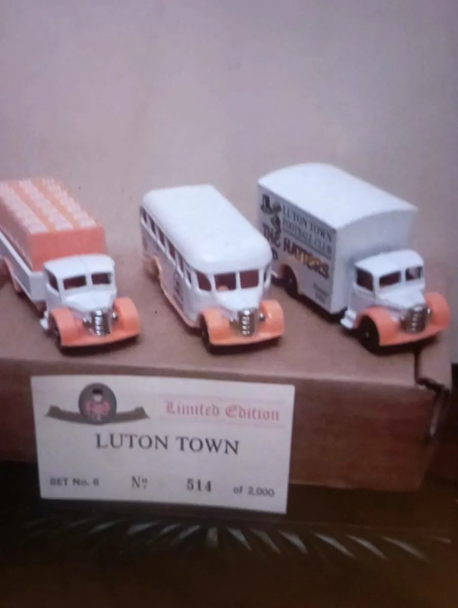 OXFORD LUTON FOOTBALL CLUB DIE-CAST MODLES - Image 1