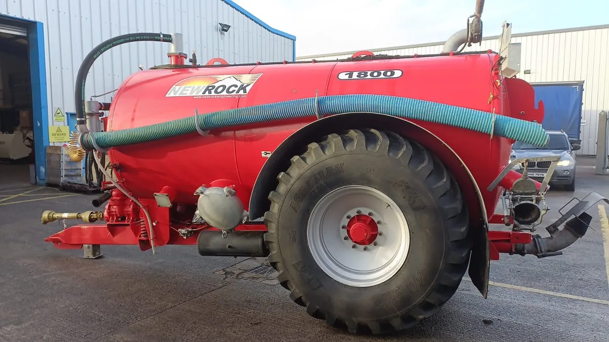 Newrock 1800 Tank - Image 1