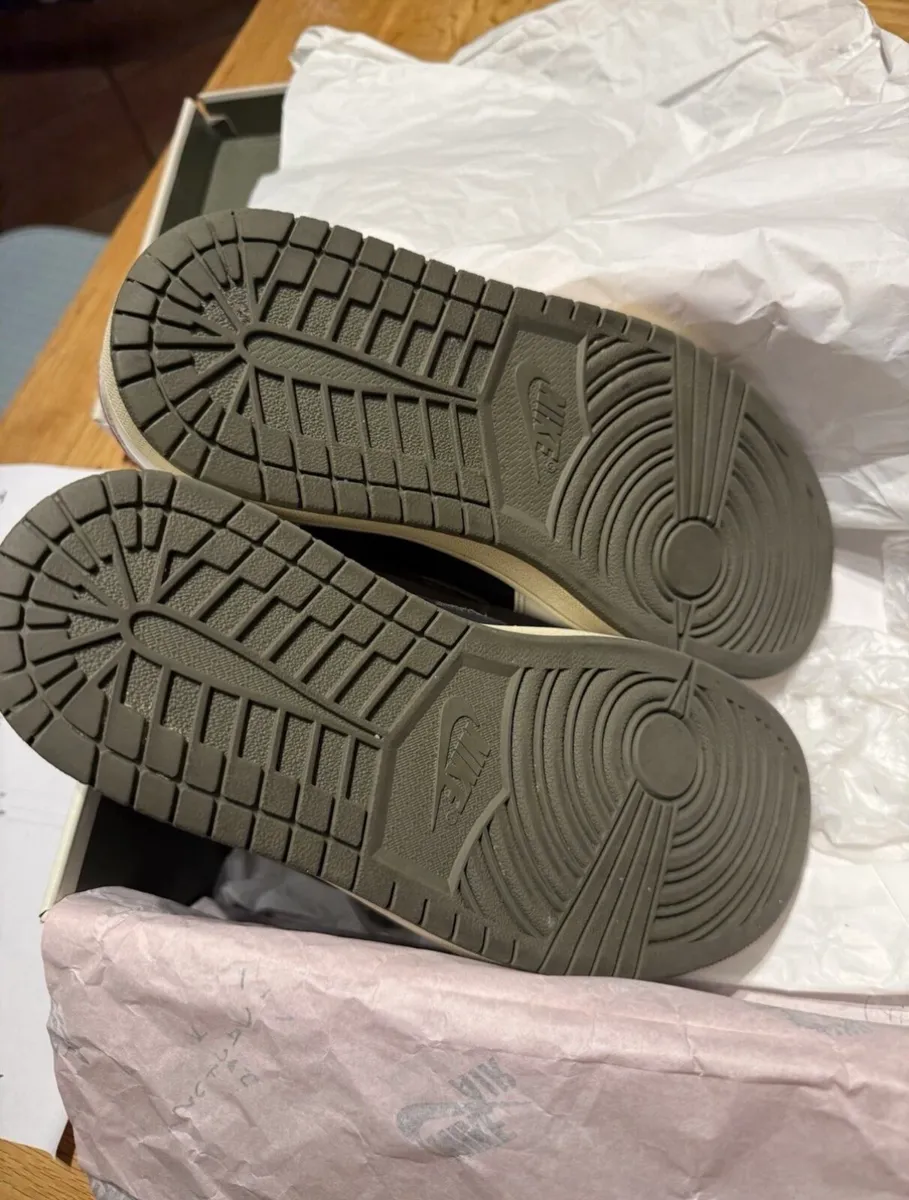 Travis Scott Jordan 1 low sneaker shoe - Image 4