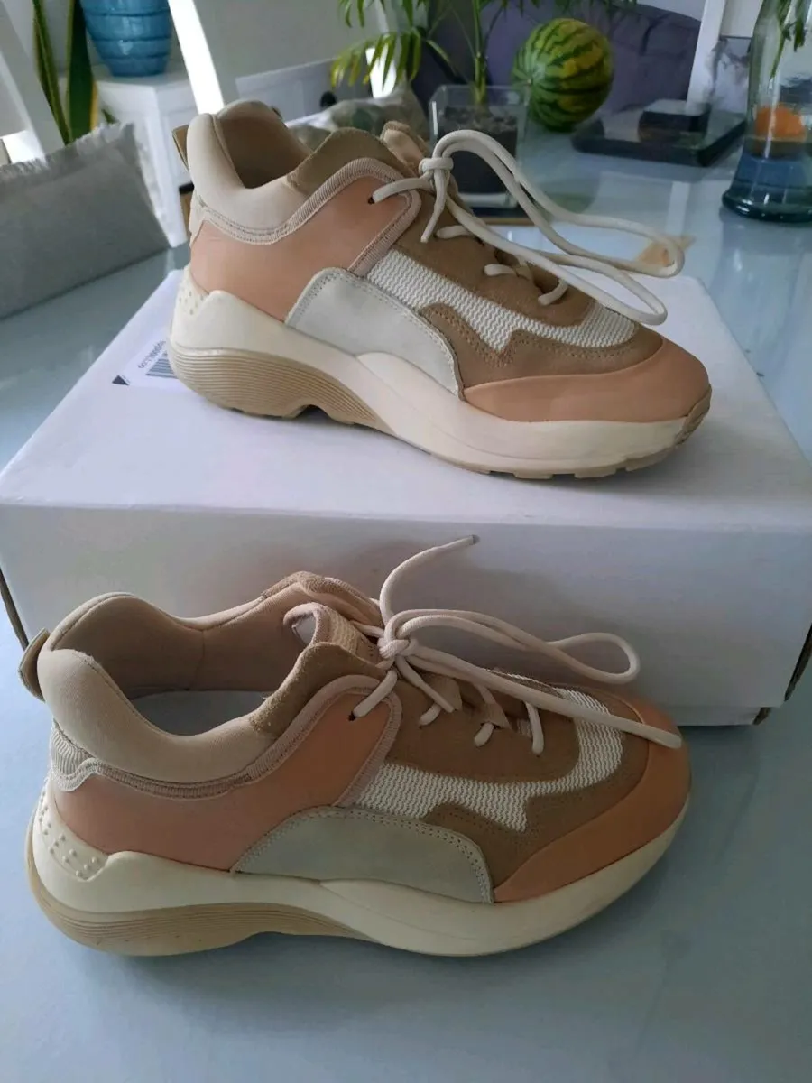 And other stories runners - Image 1