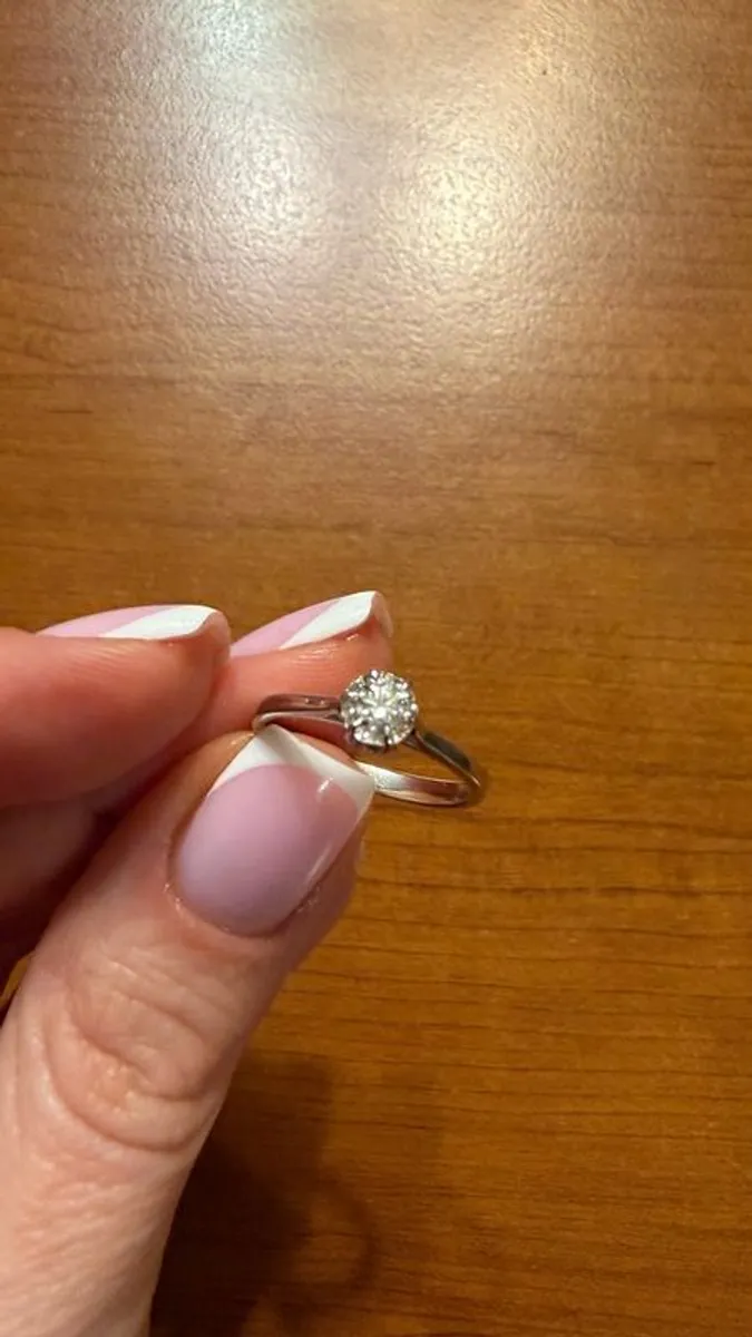 white gold ring with diamond - Image 2