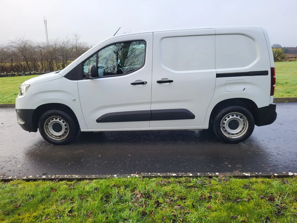 Toyota Proace low kms. Mint condition - Image 3