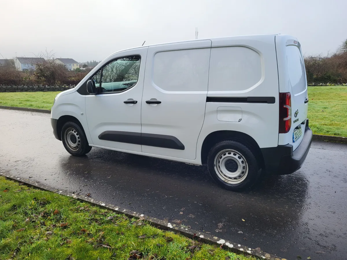 Toyota Proace low kms. Mint condition - Image 4
