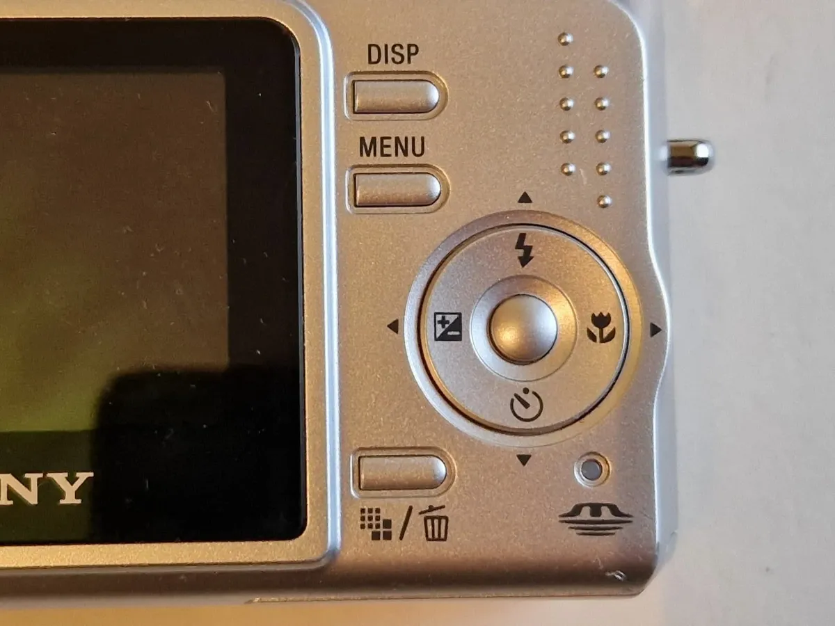 Sony DSC-S650 7.2 Megapixels Digital Camera AS NEW - Image 3