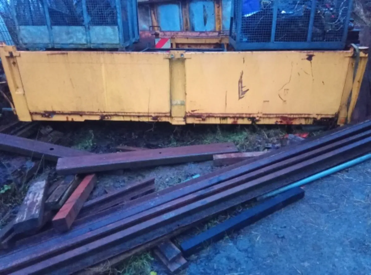 Steel tipping body for sale - Image 1