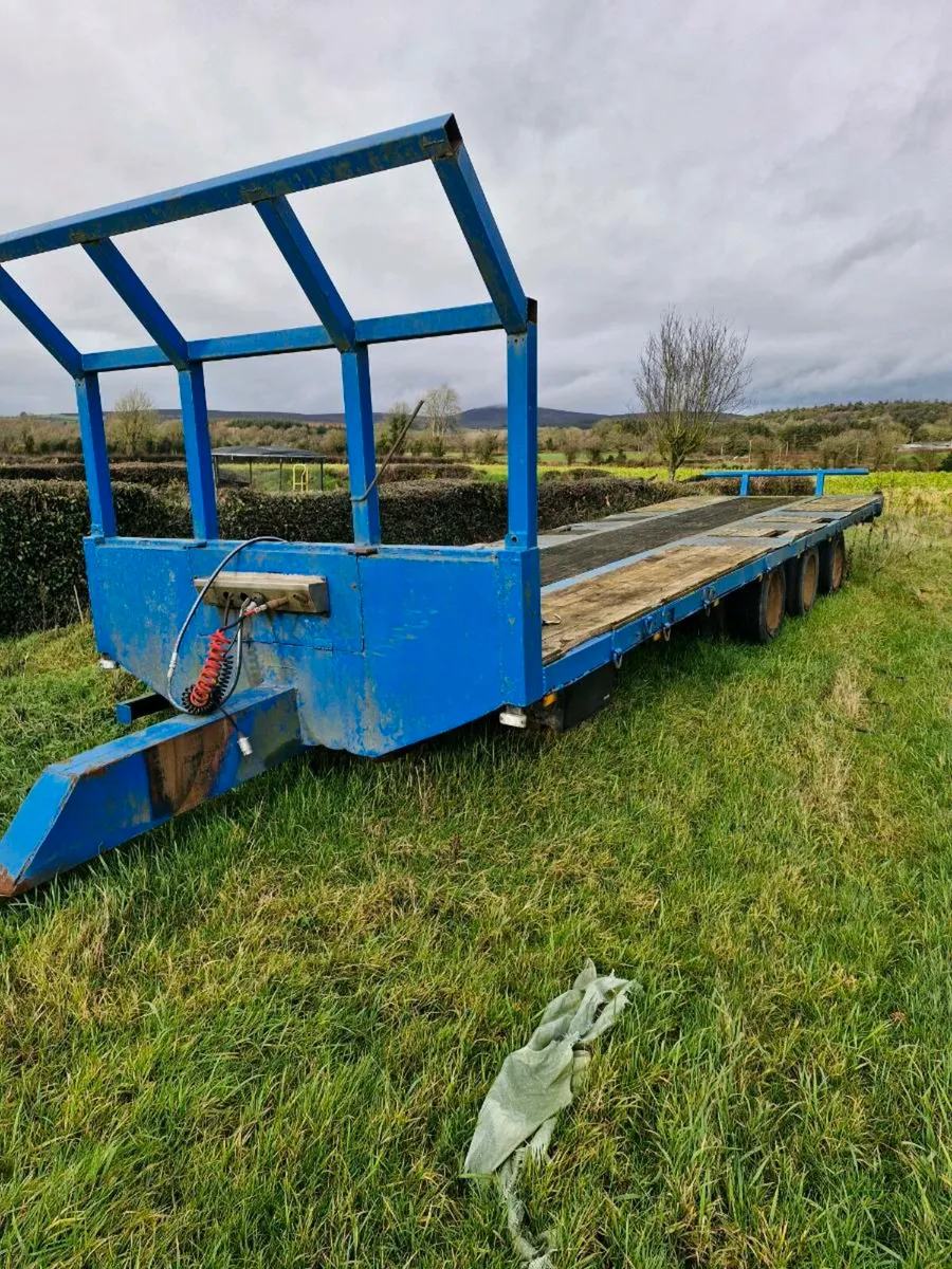 Bale trailer - Image 1