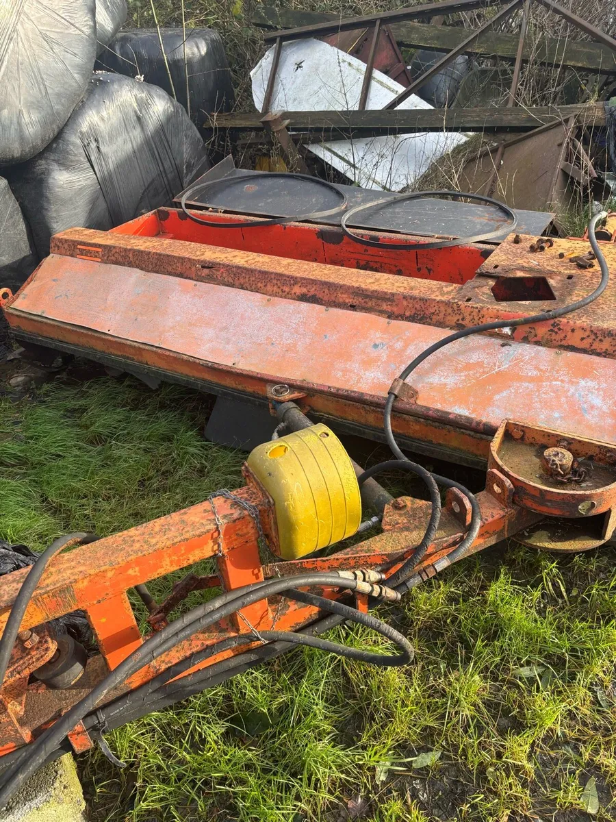 Old abbey topper parts - Image 1