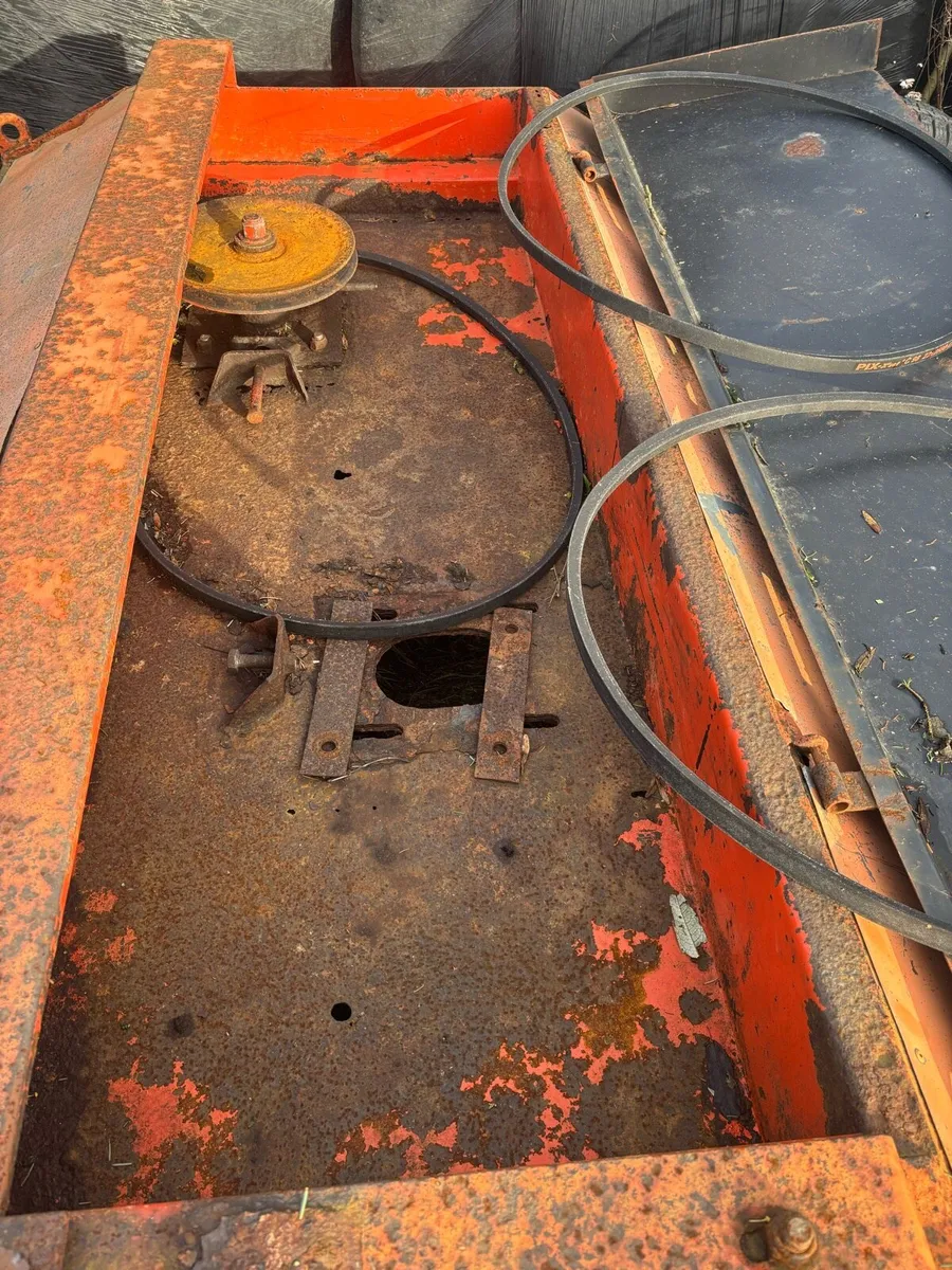 Old abbey topper parts - Image 2