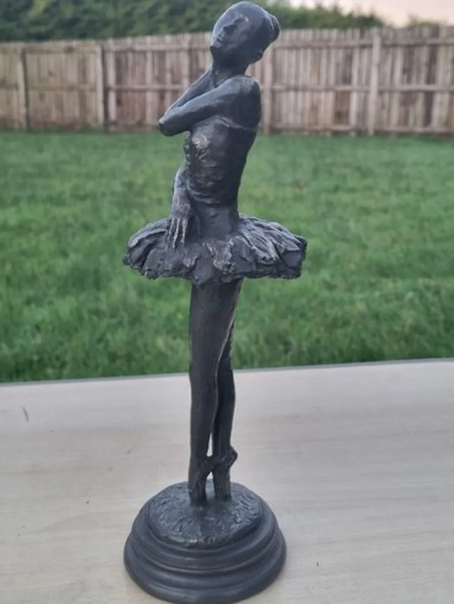Sculpture of a ballerina - Image 2