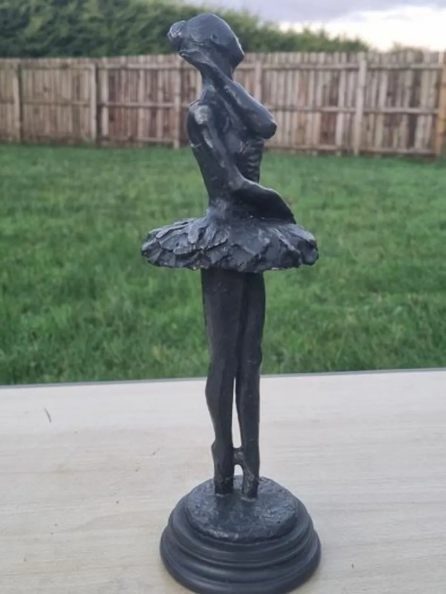 Sculpture of a ballerina - Image 3