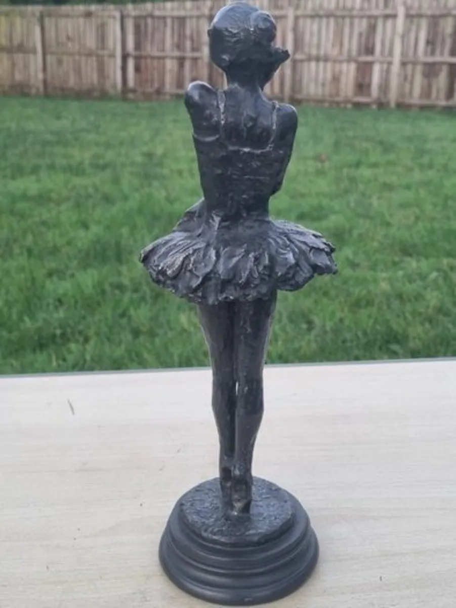 Sculpture of a ballerina - Image 4