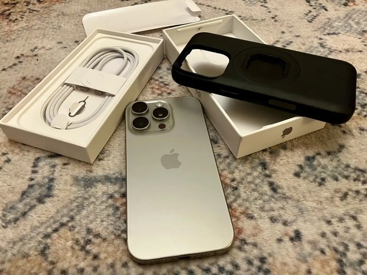 iPhone 16 pro unlocked - Image 1