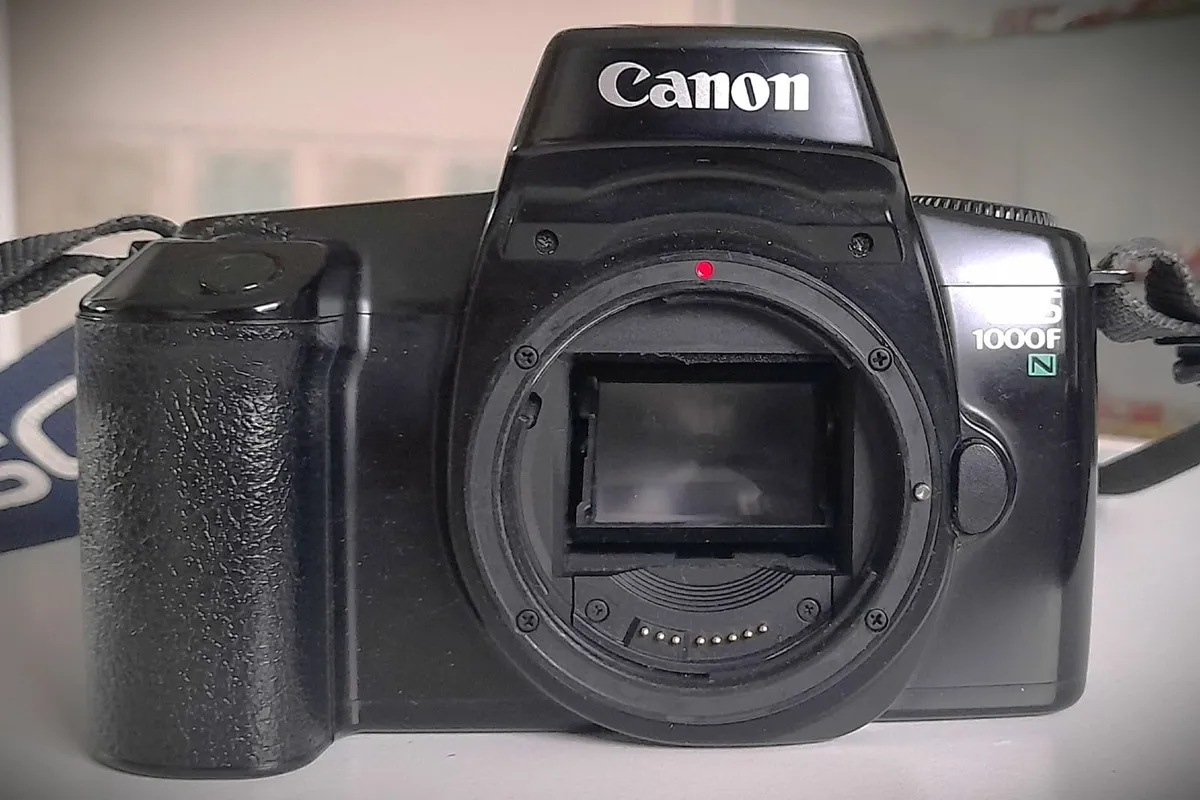 Canon EOS 1000FN Zoom SLR Camera - Image 4