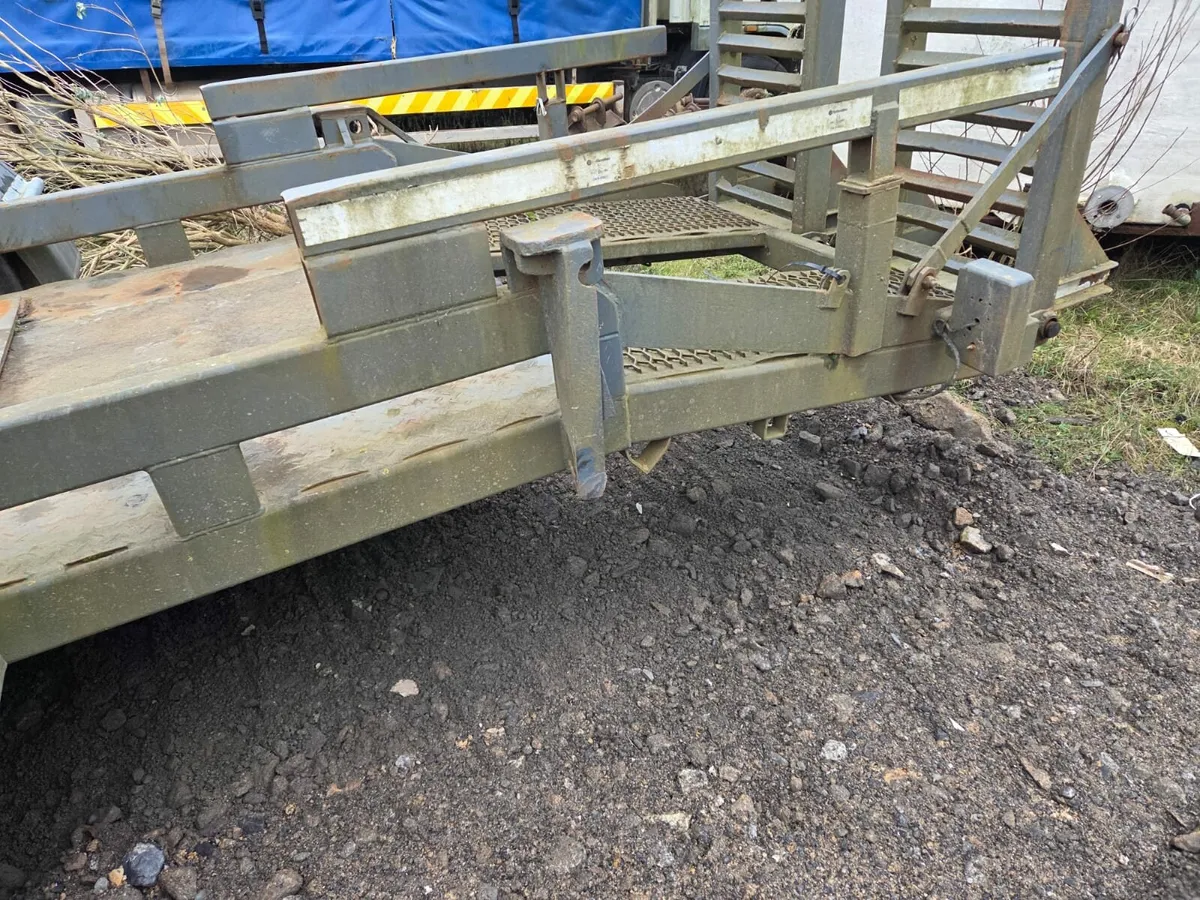 Tractor drawing lowloader trailer - Image 4