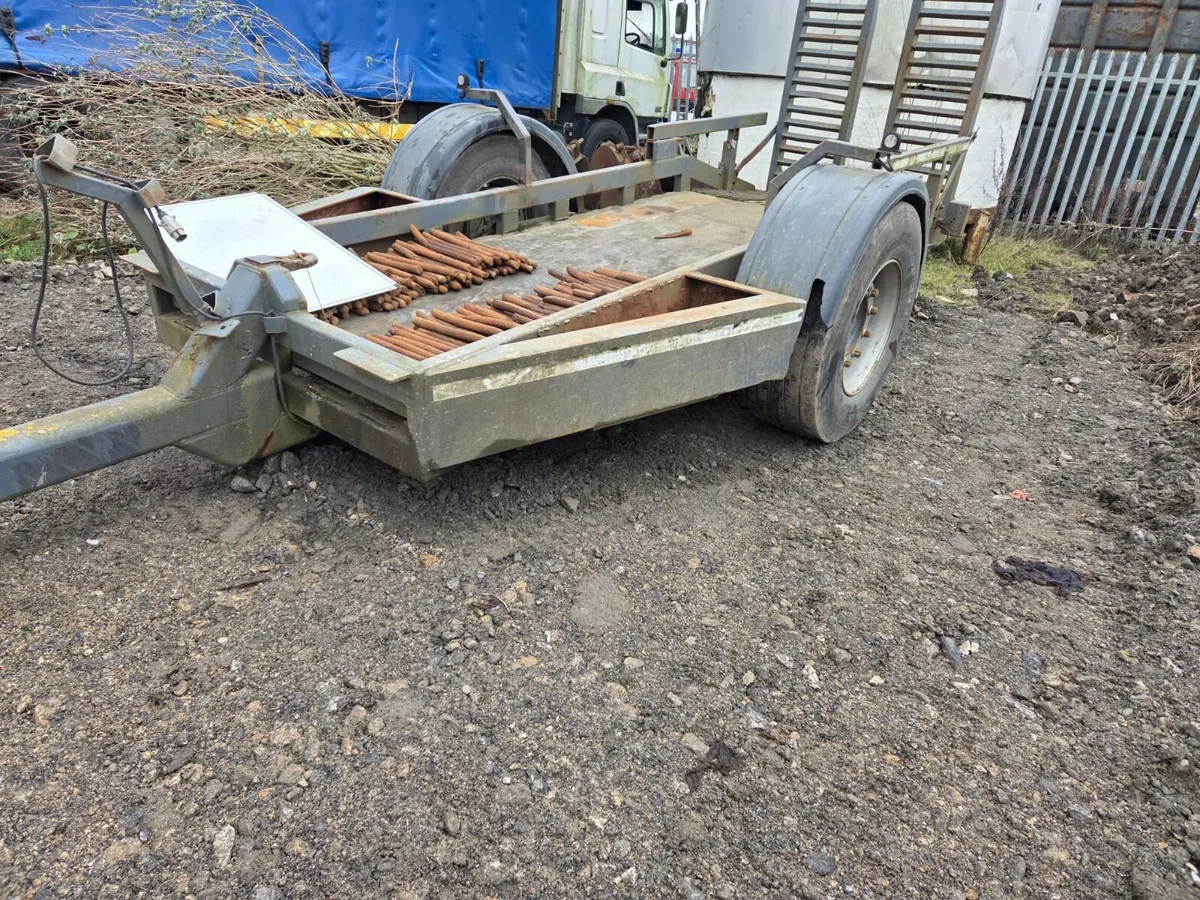 Tractor drawing lowloader trailer - Image 3