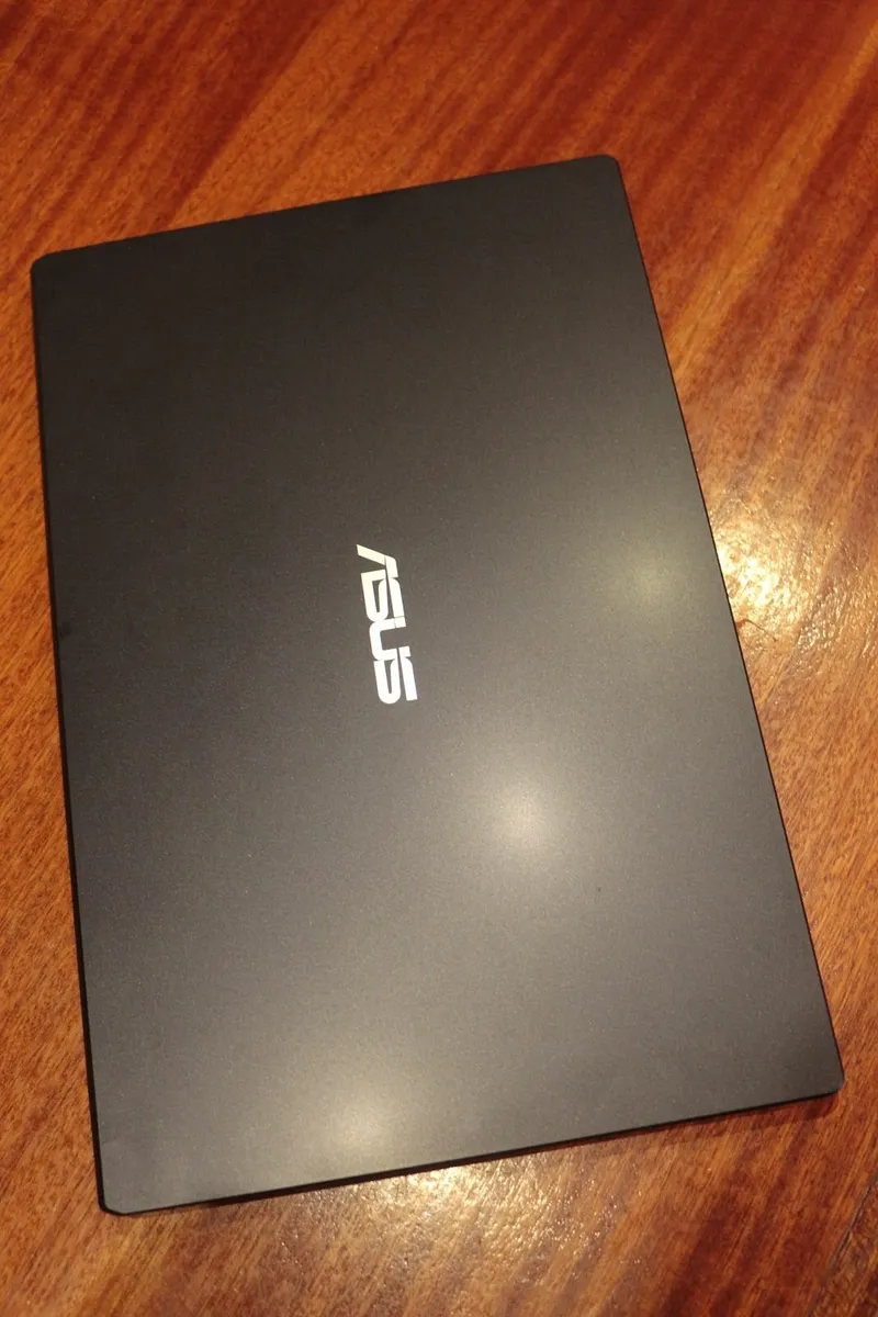 Asus Vivobook 15.6" E510KA with laptop bag - Image 4