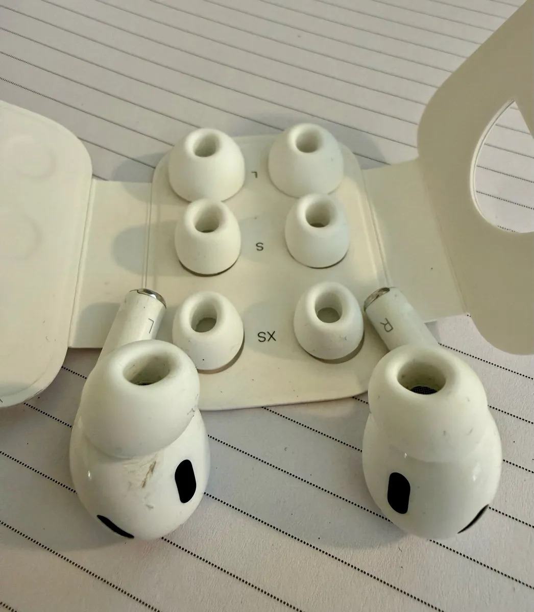Apple AirPods Pro 2 - Image 4
