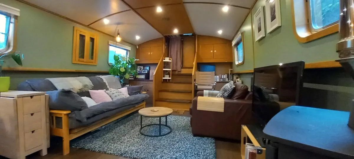 Liveaboard Barge Boat - Image 3