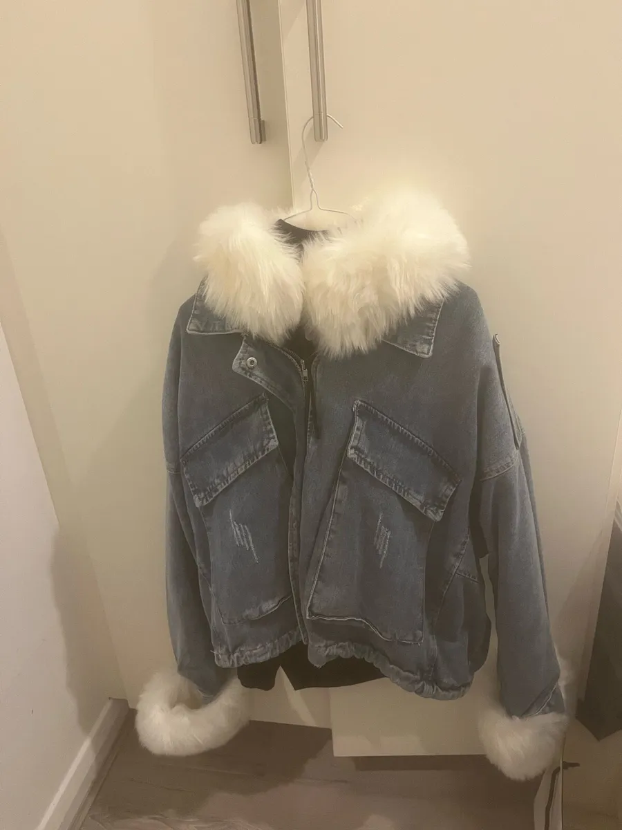 Woman’s coat - Image 1