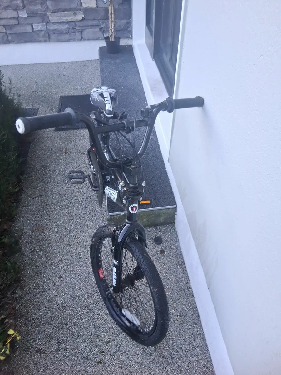 Ignite childrens bike - Image 2