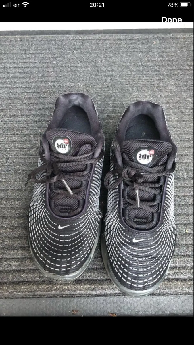 Boys Nike air max trainers size 4.5 €25 - Image 1