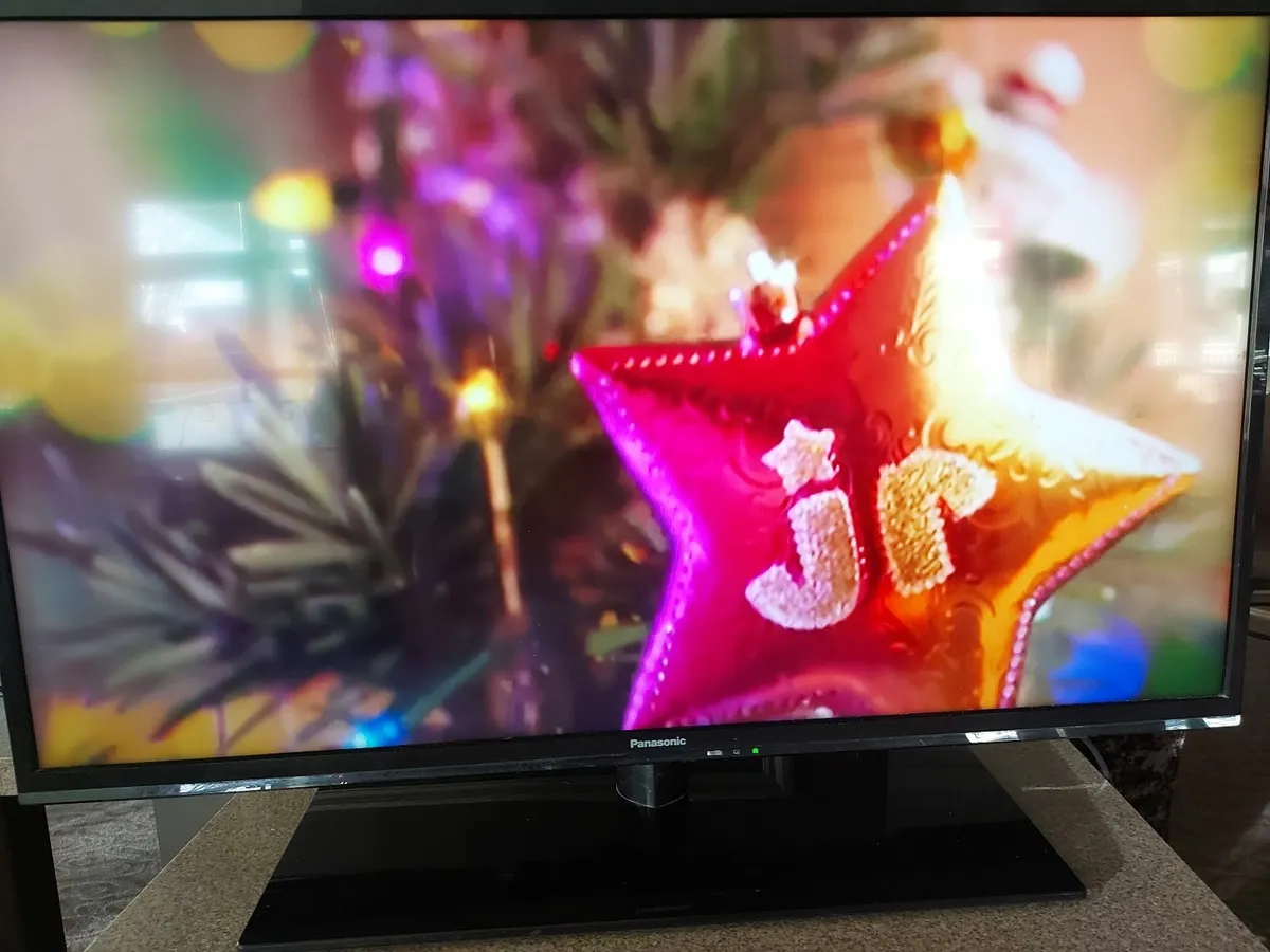 Panasonic VIERA LED TV TX-L39B6B 39" inch - Image 2