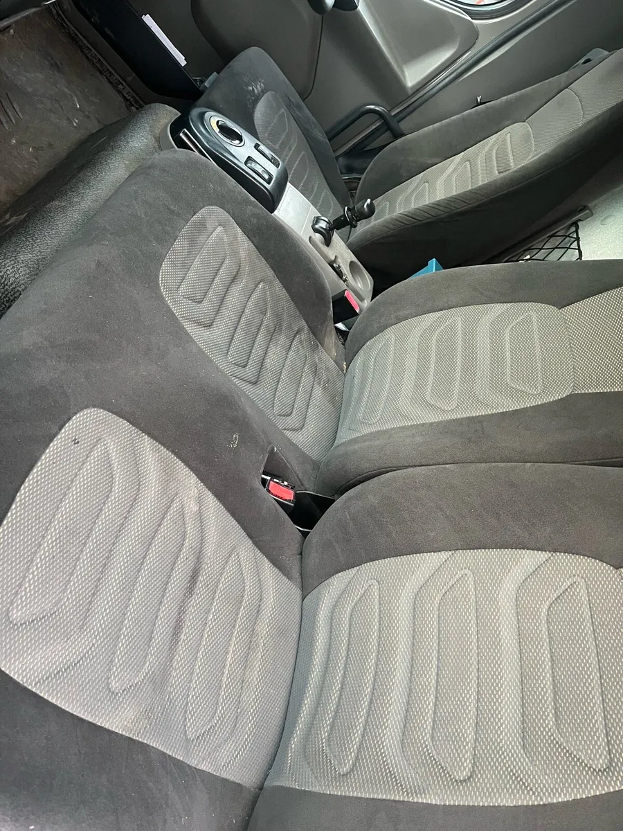 Daf LF 55.180 Cattle Livestock Truck - Image 2