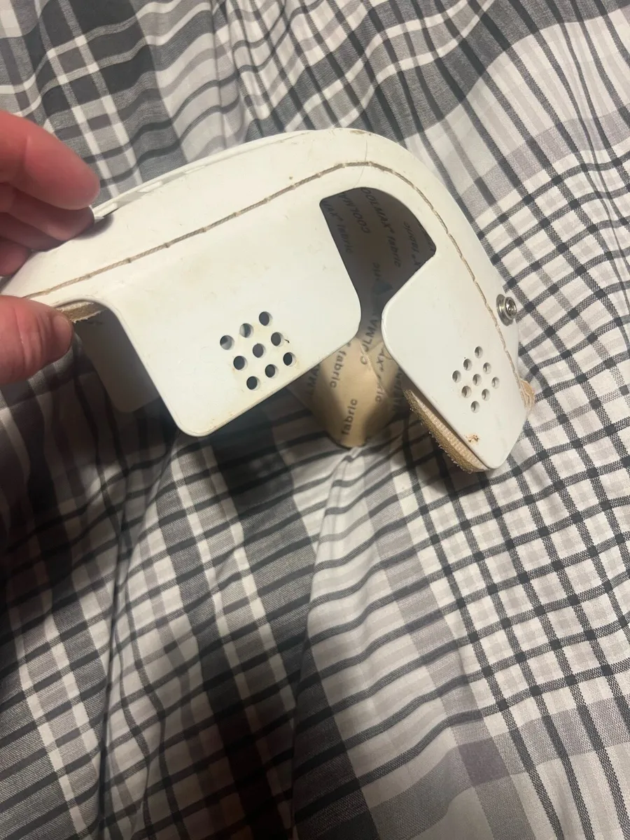 White Cooper helmet - Image 2