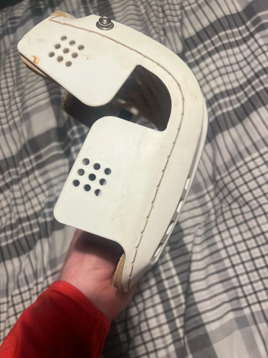 White Cooper helmet - Image 4