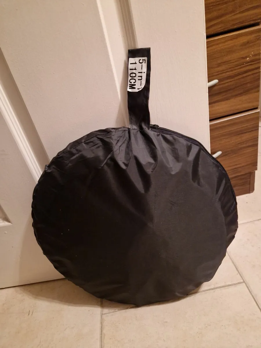 NEEWER, 2 Photography Tripods and feet and 5ft cir - Image 3