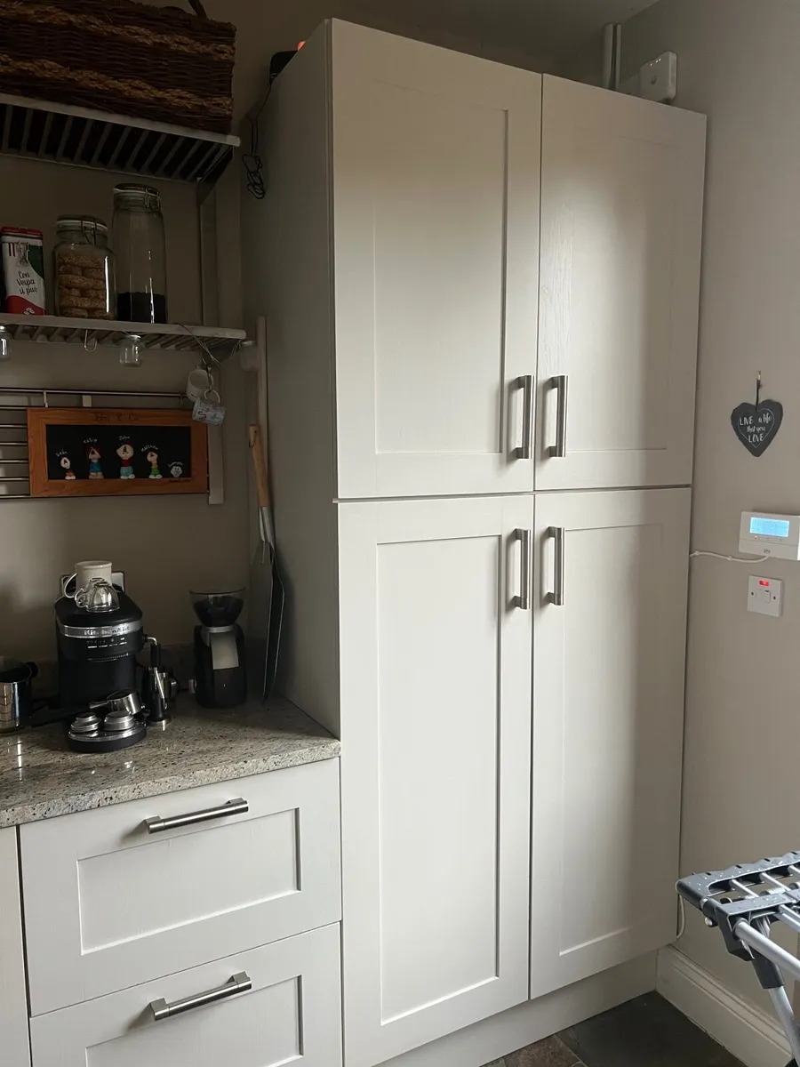Kitchen units - Image 1