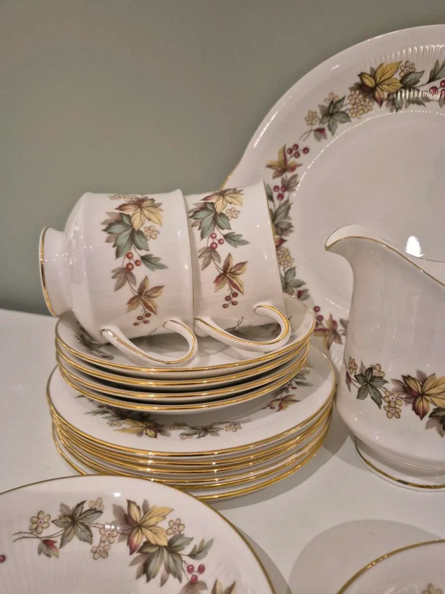 Royal Standard fine bone china tea set - Image 2