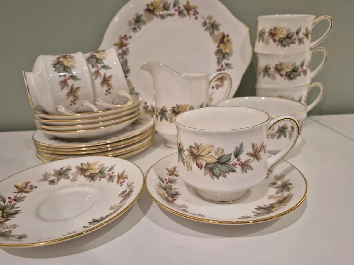 Royal Standard fine bone china tea set - Image 3
