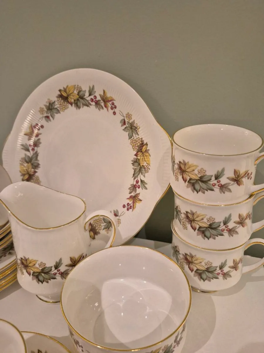 Royal Standard fine bone china tea set - Image 4