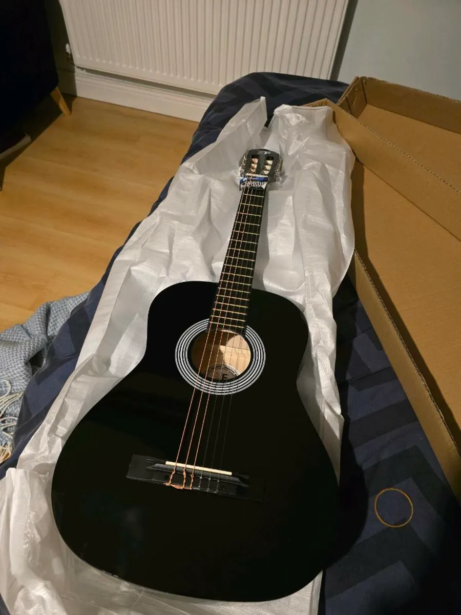 3/4 acoustic guitar (never used, in box) - Image 1
