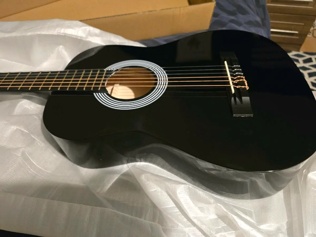 3/4 acoustic guitar (never used, in box) - Image 2