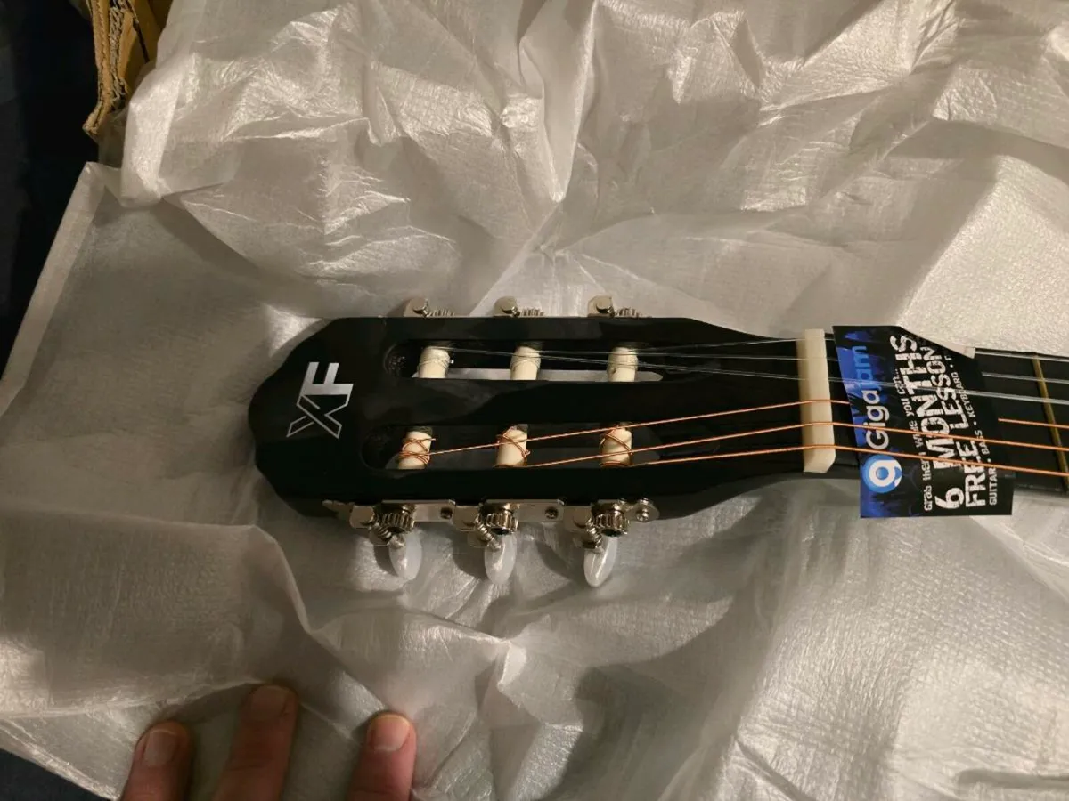 3/4 acoustic guitar (never used, in box) - Image 3