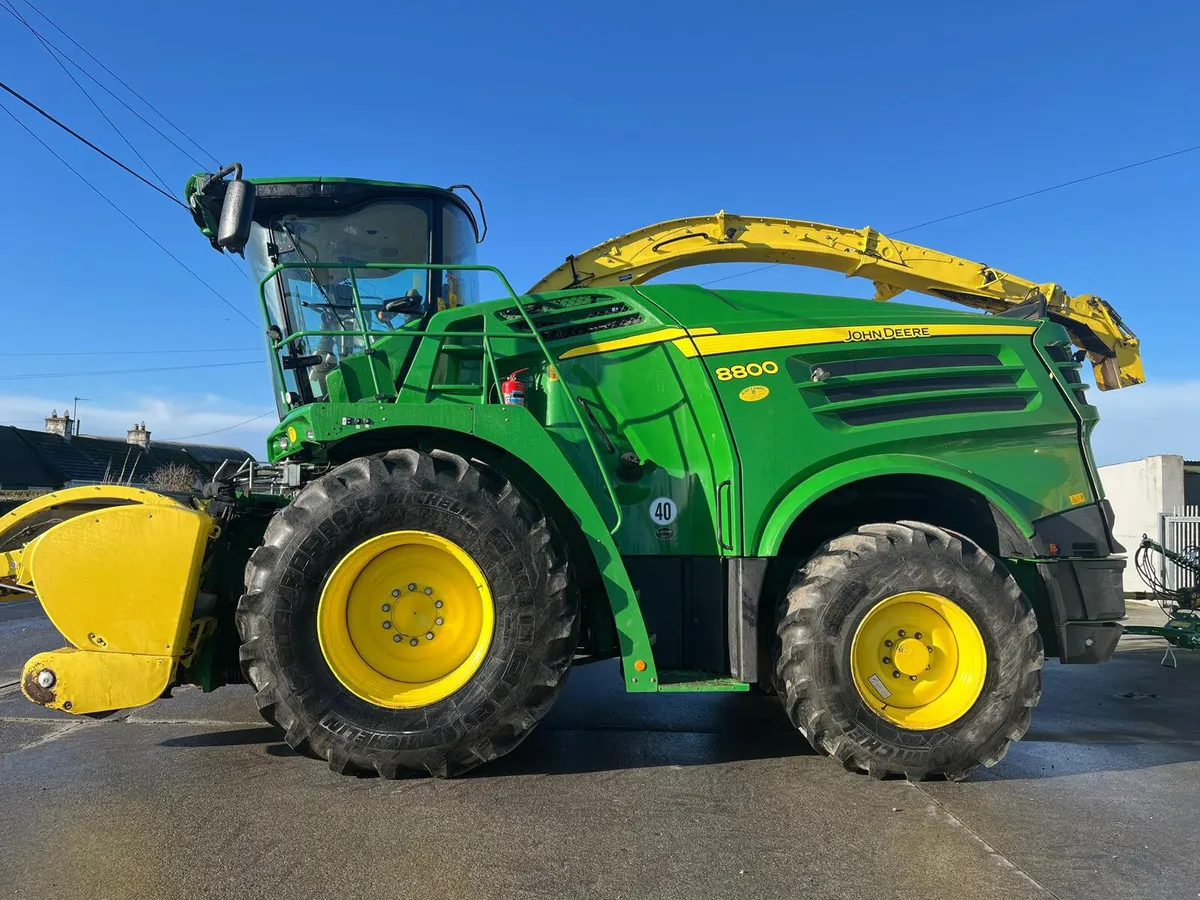 John Deere 8800 - Image 2