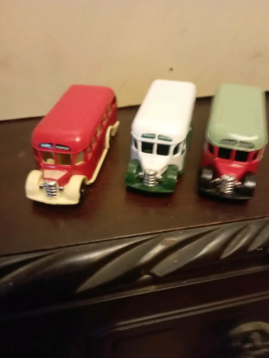 OXFORD DIE-CAST MODELS MINI CLASSIS BEDFORD  BUSES - Image 1