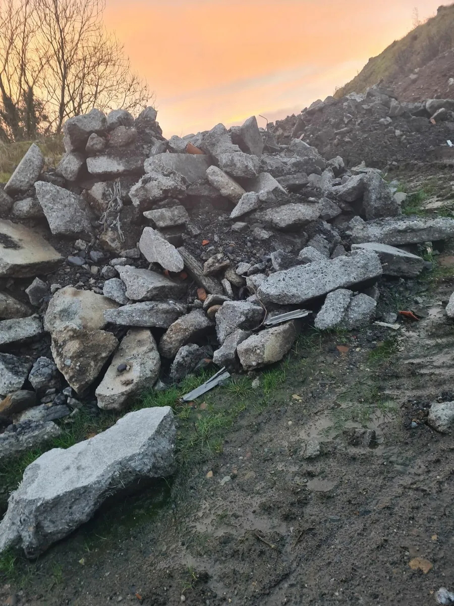 Broken concrete Free - Image 1