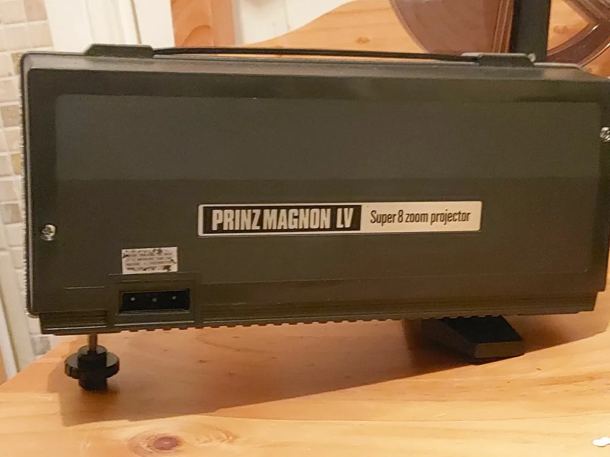 Prinz Magnon LVSuper 8mm Projector in Original Box - Image 4
