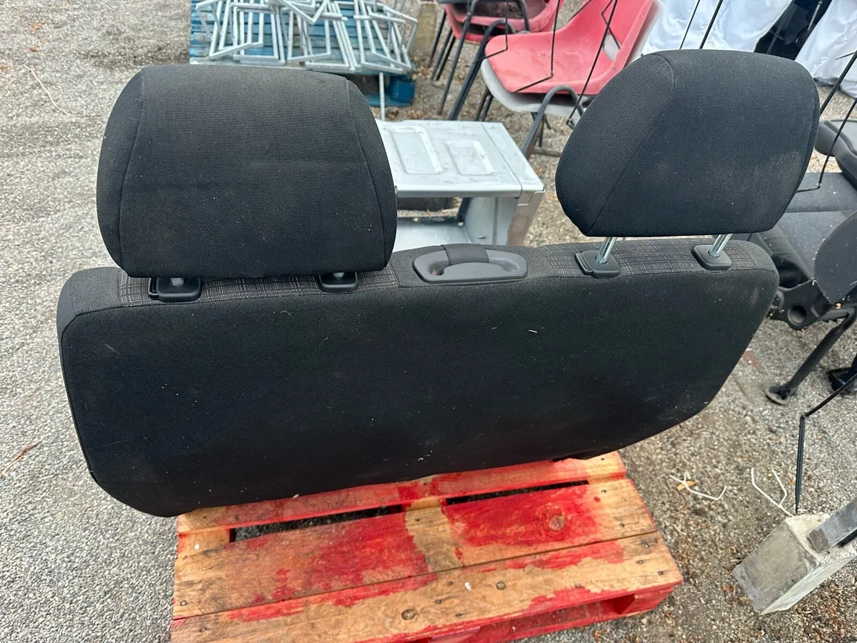 Van front seats - Image 2